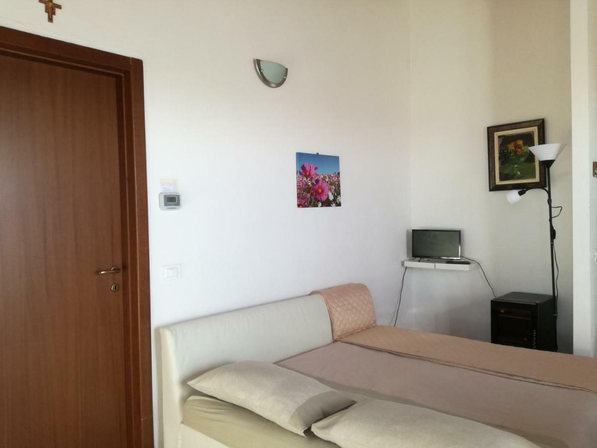 Finestra Della Val D'Orcia Apartment Contignano Bagian luar foto